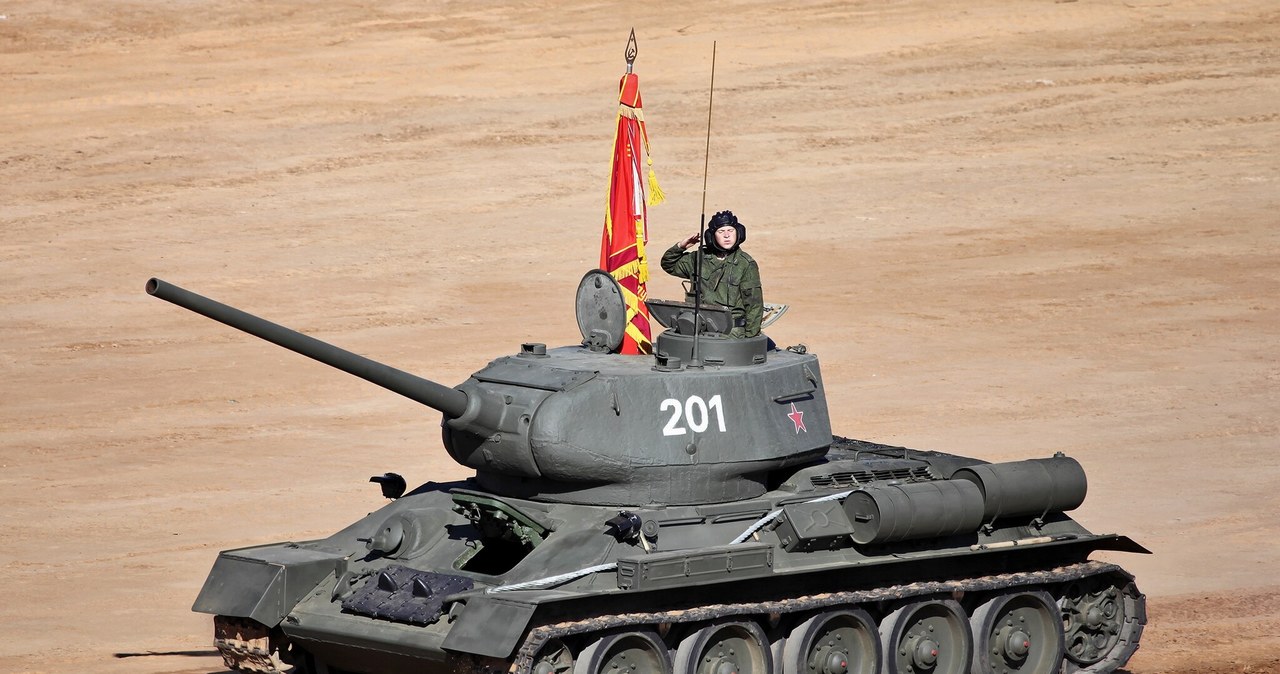 Białoruś otrzymała dostawę czołgów T-34 /Vitaly V. Kuzmin/CC BY-SA 4.0 /Wikimedia
