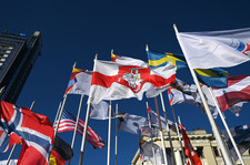 Białoruś pozywa Łotyszy. Oskarżenia o zbezczeszczenie flagi