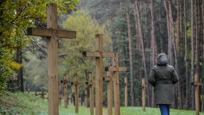 Białoruś: W Kuropatach robotnicy demontują "nielegalne krzyże"