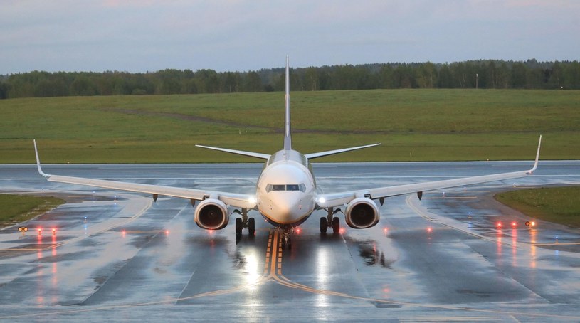 Białoruś wezwała samolot Ryanair do lądowania, jeszcze zanim dostała maila z pogróżkami /AFP