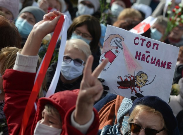 Białoruscy emerycie na ulicach Mińska protestują przeciwko wynikom wyborów prezydenckich / 	STR   /PAP/EPA