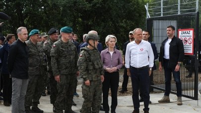 "Białoruscy żołnierze z długą bronią". Obok Tusk i von der Leyen 