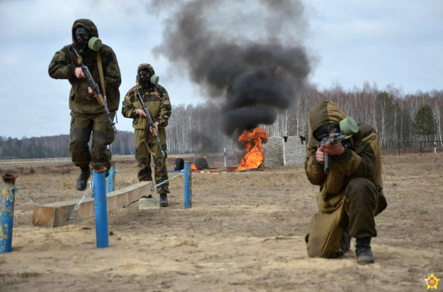 Białoruska armia prowadzi ćwiczenia poborowych /Belarusian Defense Ministry /PAP/Newscom