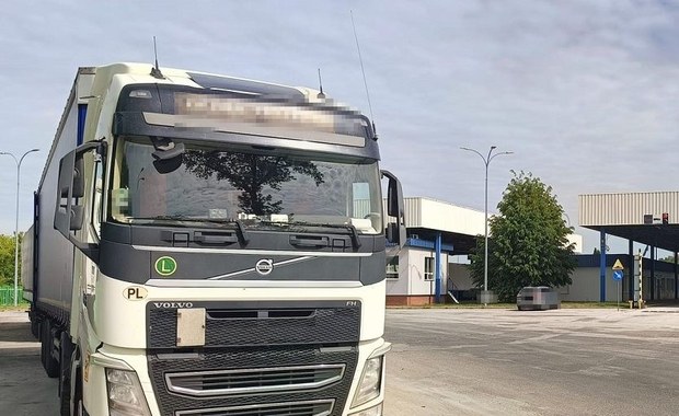 Białoruski kierowca zasnął za kierownicą ciężarówki