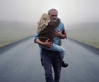 "Biały, biały dzień": Tajemnica i brak [recenzja]