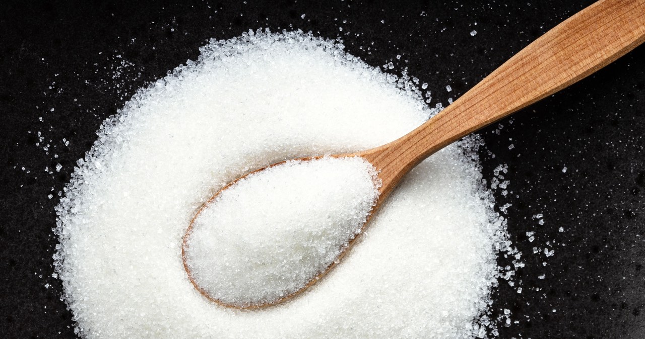 Biały cukier trzcinowy z Portugalii jest tańszy niż ten z buraka /123RF/PICSEL