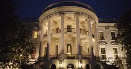 Biały Dom w iPhonie. Kiedy przyjdzie pora na Pałac Prezydencki? /AFP