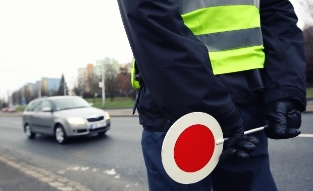 Biały proszek na dowodzie kierowcy okazał się narkotykami