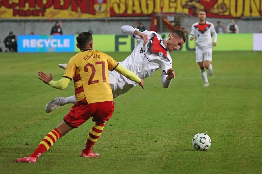 Białystok Bartłomiej Wdowik i Semir Smailagic z Hamrun Spartans FC /Artur Reszko /PAP