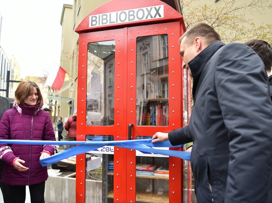 Bibliobox stanął obok biurowca przy ul. Za Bramką /poznan.pl /Materiały prasowe