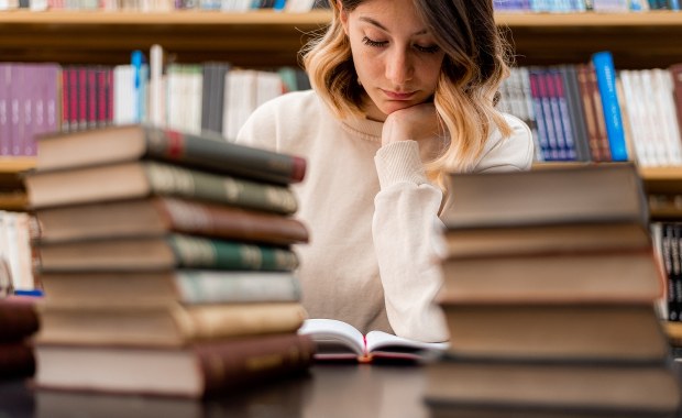 ​Biblioteka Uniwersytecka otwarta całą dobę. Powodem jest sesja