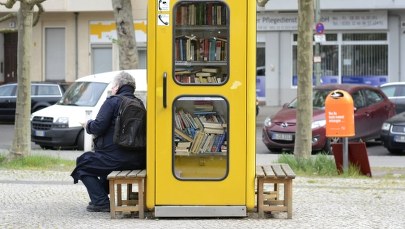 Biblioteka w... budce telefonicznej