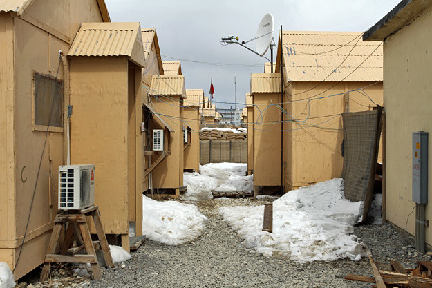 Bichaty w Ghazni - w nich mieszkają nasi żołnierze /Marcin Wójcik
