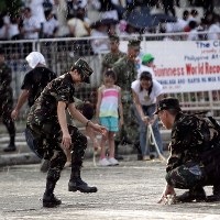 Próba pobicia rekordu świata w układaniu monet na Filipinach 