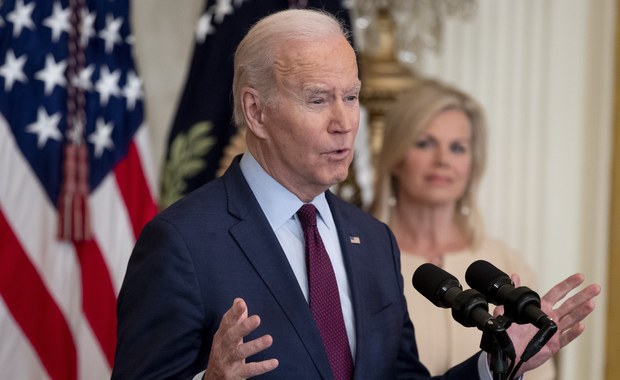 Biden i Zełenski wezwali Rosję do zaprzestania walk w obszarze elektrowni atomowej