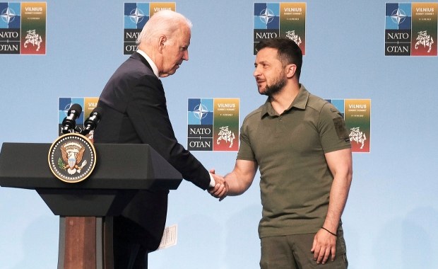 Biden, Macron, Zełenski. Znamy szczegóły spotkań we Francji