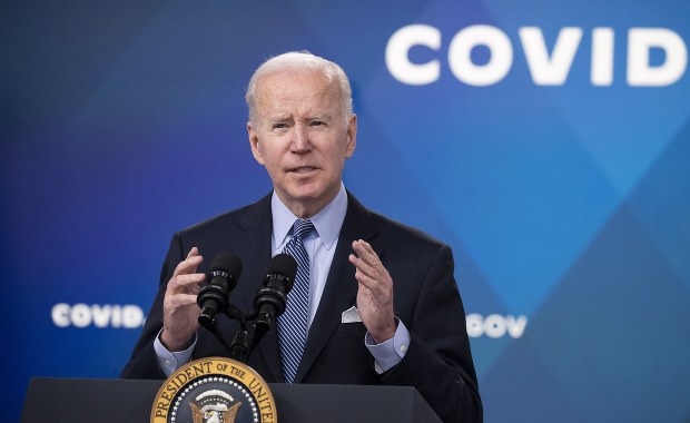 Biden uwolni rezerwy ropy naftowej, żeby obniżyć ceny benzyny