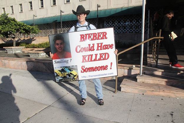 "Bieber mógł kogoś zabić" - zauważa jeden z oburzonych (fot. Aaron Davidson) /Getty Images/Flash Press Media