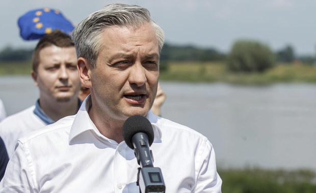 Biedroń: Duda niepoważnie traktuje problem z retencją wodną w Polsce