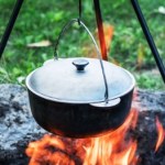 Biedronka Home przeceniła naczynia żeliwne Kinghoff. Garnki i brytfanny nawet 30% taniej