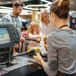 Biedronka, Lidl, Dino, Aldi czy Kaufland? Gdzie kasjer zarabia najwięcej?