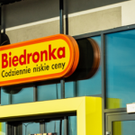 Biedronka przeceniła popularne kawy! Teraz kupisz je o połowę taniej