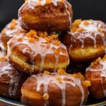 Biedronka rozdaje pączki i donuty za darmo na Tłusty Czwartek. Zaoszczędzisz sporą kwotę!