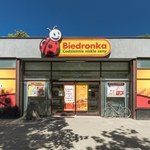 Biedronka rusza z wakacyjną akcją rabatów na napoje. Oddaj butelkę plastikową i odbierz voucher