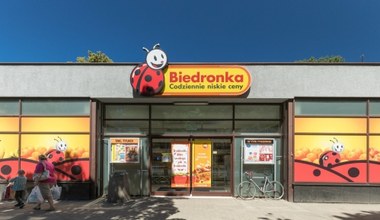 Biedronka rusza z wakacyjną akcją rabatów na napoje. Oddaj butelkę plastikową i odbierz voucher