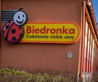 Biedronka szuka ponad 1100 kasjerów, tyle daje na start. Dużo?