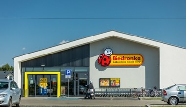 Biedronka tłumaczy się z 50 przeterminowanych produktów. Wskazano, kto popełnił błąd