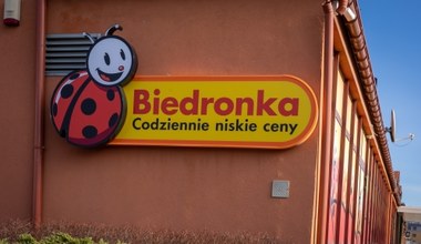 Biedronka wprowadza nowe stawki na wakacje. Część personelu dostanie też premię i nagrodę