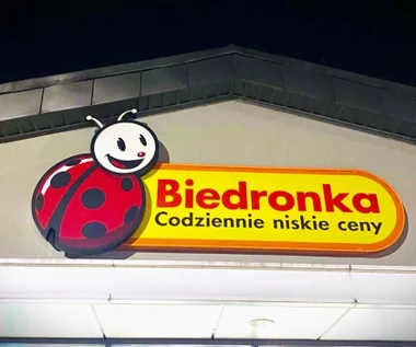 Biedronka zaskoczyła klientów. Oni po zapłacie słyszą specjalny komunikat