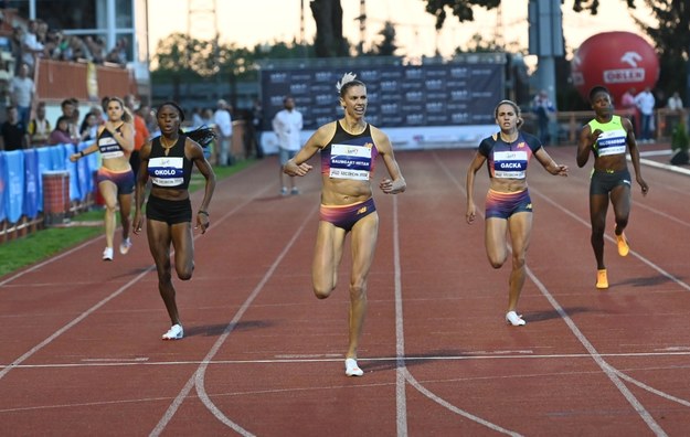 Bieg na 400m podczas lekkoatletycznego Memoriału Wiesława Maniaka w Szczecinie w 2022 /Marcin Bielecki /PAP