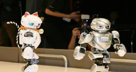 Bieg na 5 metrów w wydaniu robotów /AFP