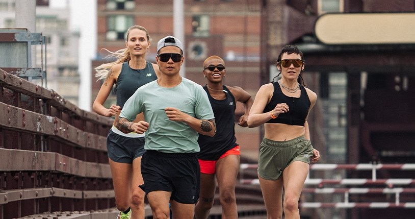Biegacze na półmaratonie w butach do biegania New Balance Rebel /materiały promocyjne