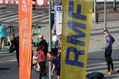 Biegacze przed startem 8. edycji Cracovia Półmaratonu Królewskiego