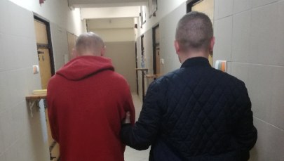 Biegał po kamienicy z kanistrem i groził, że ją spali. 34-latek zatrzymany