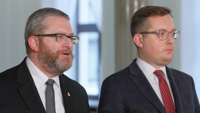 "Biegali po pokojach i siali wyzwiska". Interwencja posłów Konfederacji w resorcie zdrowia