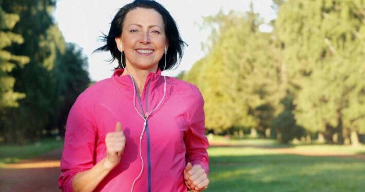 Bieganie w terenie sprzyja odpoczynkowi i redukuje poziom stresu /123RF/PICSEL