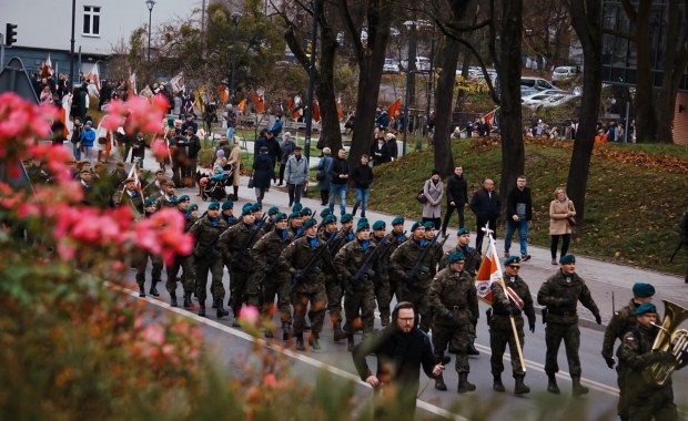 Biegi, parada samochodów i pokazy. Święto Niepodległości w Olsztynie