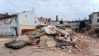 Biegli wstępnie o przyczynach katastrofy w Świebodzicach: To wybuch gazu