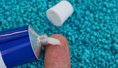 Biegnij do apteki i kup tę maść za 9 zł. Zmarszczki zostaną rozprasowane