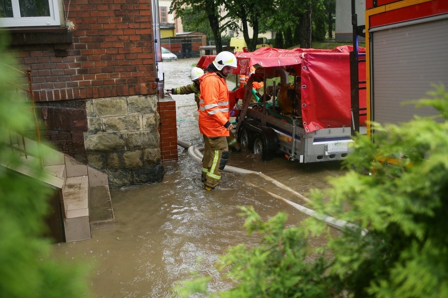 Bielsko-Biała, Cieszyn i okolice. Ogłoszono pomoc dla poszkodowanych w wyniku ostatnich nawałnic /Jarek Praszkiewicz /PAP