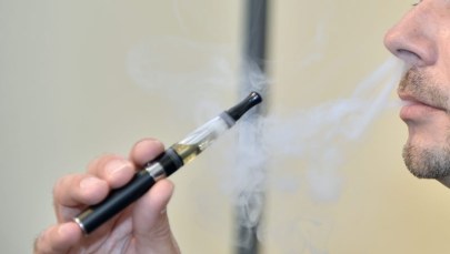 ​"Bierni palacze" e-papierosów przyjmują niewielkie dawki nikotyny
