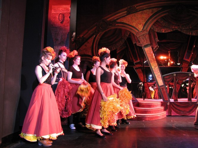 Bijąca rekordy popularności Szkoła Kankana działa w najstarszym paryskim kabarecie Paradis Latin /Marek Gładysz /RMF FM