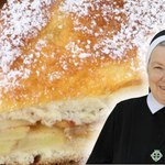 Bije pączki na głowę. Kultowy przepis na pieróg z jabłkami od siostry Anastazji 