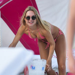 Bikini Kimberley Garner odsłoniło za dużo!