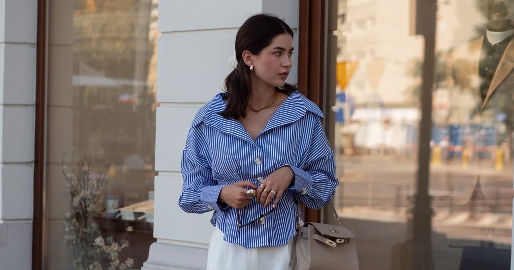 Білий та синій формуює образи, сповнені легкості та віжості /Domena publiczna