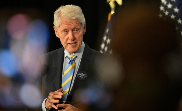 Bill Clinton przesłuchany. Nie rozwiał wszystkich wątpliwości